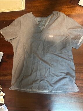 Figs  V-Neck Scrub Top in Light Heather Gray